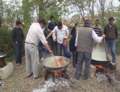 Yozgat'ta Çiftçiler Yağmur Yağınca Şükür Duası Etti