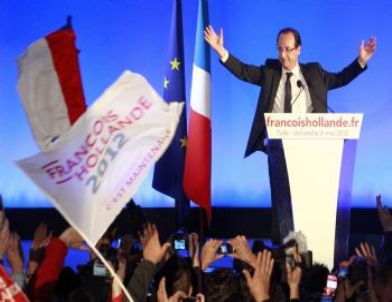 Hollande, Zafer Konuşmasını Yaptı