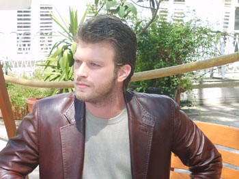 Kıvanç evine davet ediyor