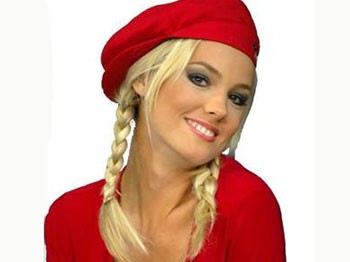 Şebnem Schaefer'a Sütyen Uyarısı