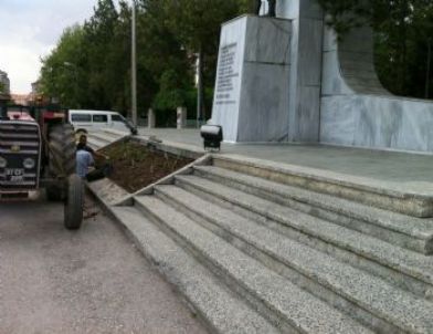 Taşköprü'de 40 Bin Çiçek Toprakla Buluştu