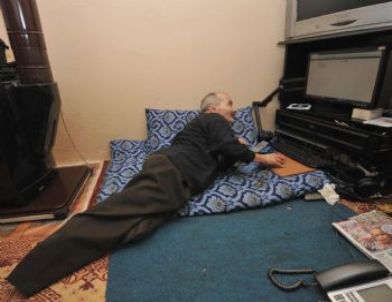 54 Yaşındaki Engelli 52 Yıl Sonra Sokağa Çıktı