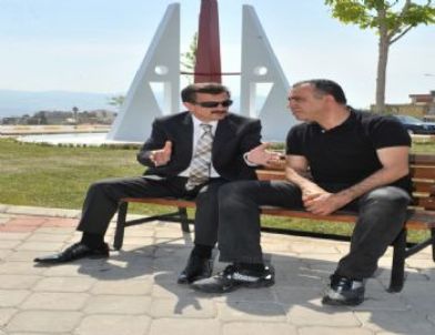 Haluk Levent 3 Fidan Anıtını Ziyaret Etti