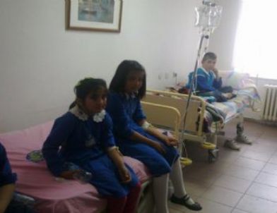Kırşehir'de Süt İçtikten Sonra Rahatsızlanan 12 Öğrenci Hastaneye Kaldırıldı