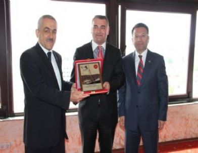 Meclisten Karafil’e Veda Yemeği