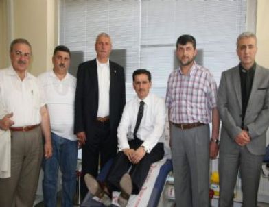 Vali Topaca Kan Bağışında Bulundu