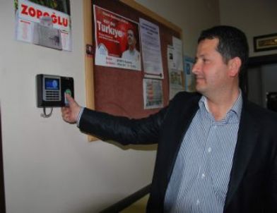 AK Parti Merkez İlçe’ye Parmak Okuma Sistemi Kuruldu