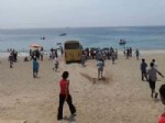 EMIN YıLMAZ - Freni Patlayan Öğrenci Otobüsü Sahile Daldı