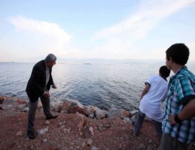 Karaosmanoğlu, Vatandaşlarla Yer Sofrasında Yemek Yedi