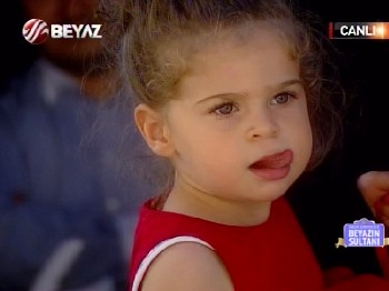 Minik Asya Stüdyoyu Bastı