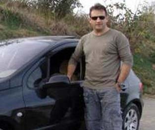 Otomobilde Kız Arkadaşıyla Basılınca Meslektaşlarına Silah Çekti