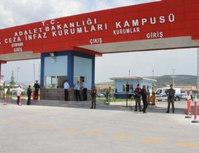 Sincan Cezaevi'nde Silahlı Saldırı: 3'ü Ağır 5 Yaralı