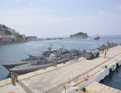 Tatbikatta Olan Donanma Gemileri Kuşadası’nda Mola Verdi