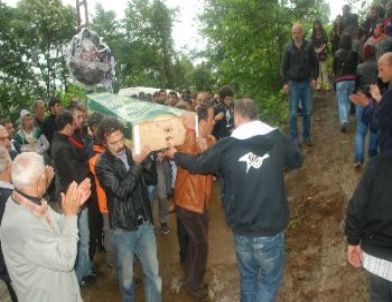 Biber Gazından Etkilenerek Hayatını Kaybeden Genç Defnedildi