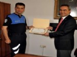 MEHMET OK - Eskişehir'de Başarılı Polis Memuruna Altın Hediye Edildi