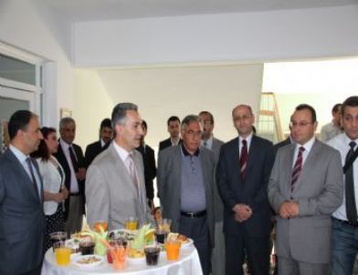 Grafik Bölümü İlk Mezunlarını Verdi İlk Sergisini Açtı