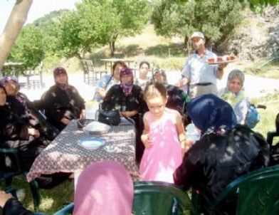 Köyde Körfez Manzaralı Kafeterya