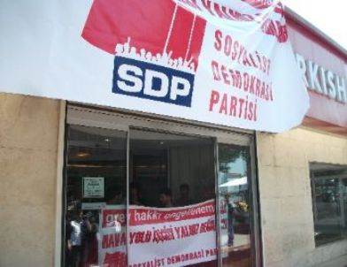 Polis, THY Bürosunu Basan Gruba Müdahale Etti