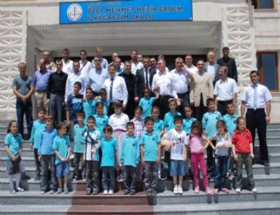 Savur'lu İşadamı Ailesinin Yaptırdığı Okulda İncelemelerde Bulundu