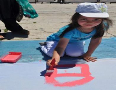 58 Metrelik Tuvale Hayallerindeki Resmi Çizdiler