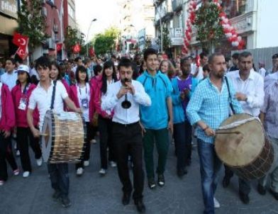 Davul Zurna İle Karşılanan Öğrenciler, Vatandaşlarla Halay Çekti