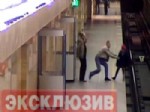 Sarhoş Rus Tartıştığı Bayan Metro Görevlisini Rayların Üzerine İtti