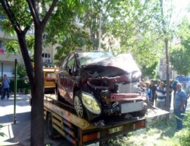 Tren Otomobile Çarptı: 1 Yaralı