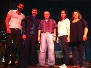 Albüm Lansmanı Ünlüler Akınına Uğradı