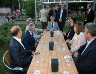 Bakan Ergün, Derince Kumsalında Yürüdü