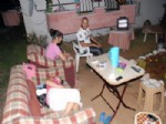 Fethiye'de Vatandaşlar Geceyi Dışarıda Geçiriyor