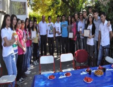 Gençlik Merkezleri Arasında Halk Oyunları Yarışması Düzenlendi