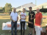 İĞDE - Veteran Tenisçiler Kupalarını Aldı