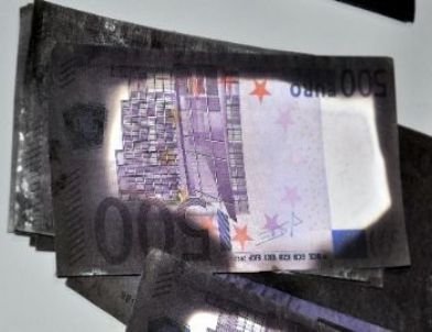 Boyalı Banknotlarla İşadamının 170 Bin Euro Parasını Çarptılar