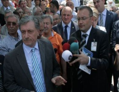 CHP'den Meclis Önünde Tutuklu Vekil Protestosu