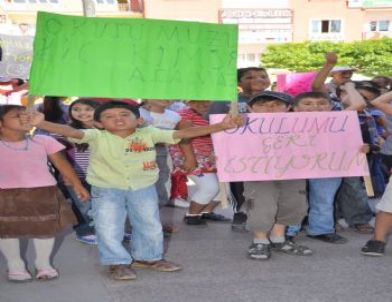 Aksaray'da Velilerden Valilik Önünde Eylem