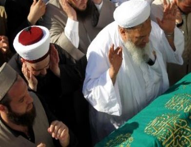 Cübbeli Ahmet’in Annesi Son Yolculuğuna Uğurlandı