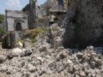 KAYAKÖY - Deprem Kayaköy’de Eski Yapıların Bazılarını Yıktı