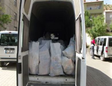 Hizan’daki Vanlı Depremzede Ailelere Yardım