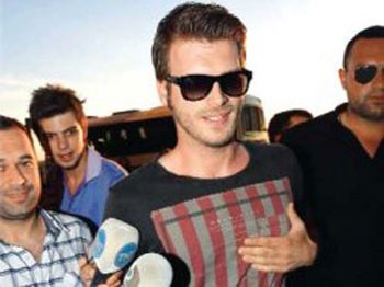 Kıvanç Tatlıtuğ Yakın Takipte