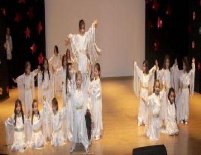 Miniklerden Muhteşem Yıl Sonu Şenlikleri