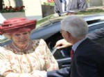 BEATRIX - Kraliçe Beatrix, Öğrenci ve Öğretim Üyeleriyle Yemekte Bir Araya Geldi