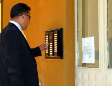 Polis 400 Kapıyı Çaldı, ‘Kim O’ Diye Soran Olmadı