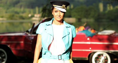 Mavi 'Kaptan' Çekilin Yoldan, Geliyor Kaptan