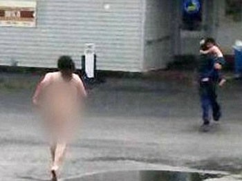 Önce oğlunu dövdü ardından köpeği boğazladı