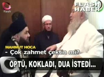 Hapisten çıkar çıkmaz Mahmut Efendi'ye koştu