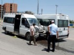 ÖMER CAN - Kahta’da İki Minibüs Çarpıştı: 19 Yaralı
