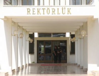 Polis Çukurova Üniversitesi'nde Arama Yapıyor