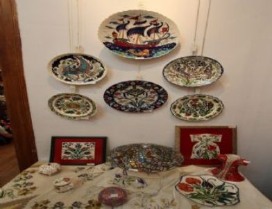 TÜLOV Kadınları Yıl Sonu Sergi Açılışlarını Başkan Tartan'la Yaptı