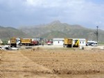 ÜZEYIR AZIZ ÖZEREN - Yüksekova Hava Alanı İnşaatında Çalışmalara Tekrar Başlandı