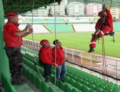 AKUT Giresun Ekibi İp Tekniklerini Stadyum Tribünlerinde Çalıştı